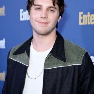تصویر هنرمند Lucas Timothy Thompson تصویر هنرمند Lucas Timothy Thompson