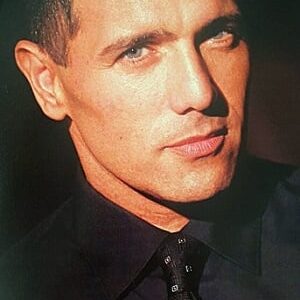 تصویر هنرمند Jonathan Dwayne تصویر هنرمند Jonathan Dwayne