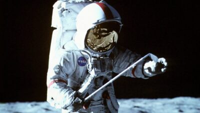 Teaser for From the Earth to the Moon