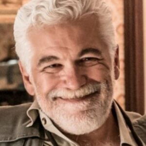 Photo of artist Luis Estrada